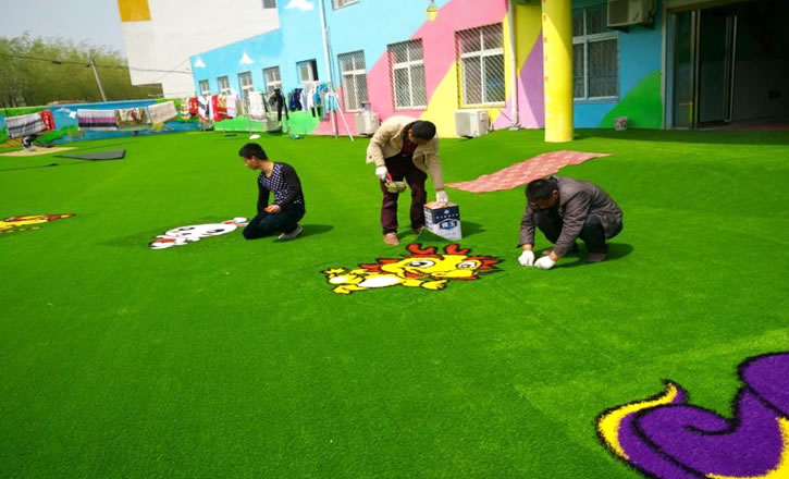 幼兒園人造草皮多少錢一平方米？